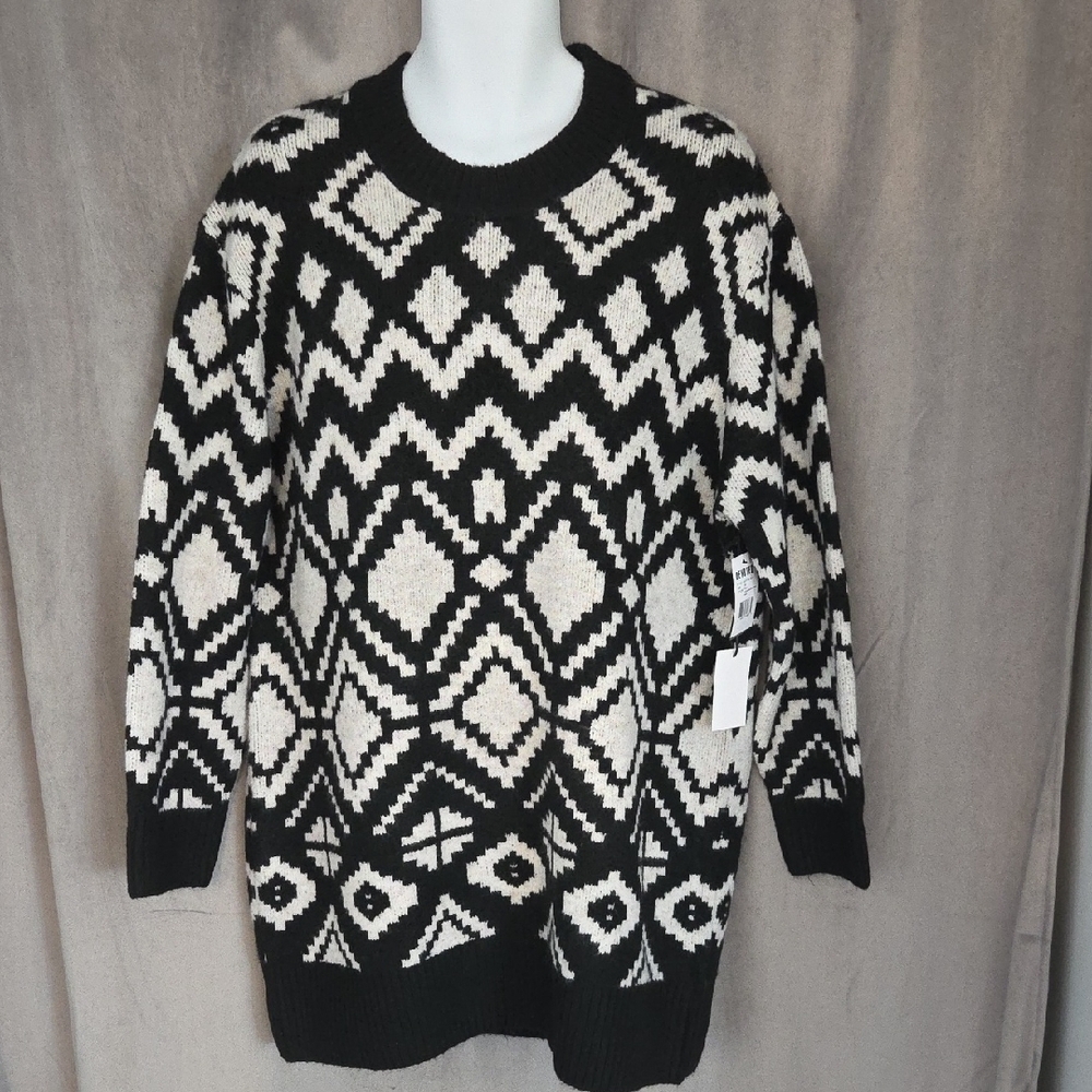 NWT 1X Black and White Crew Neck Sweater